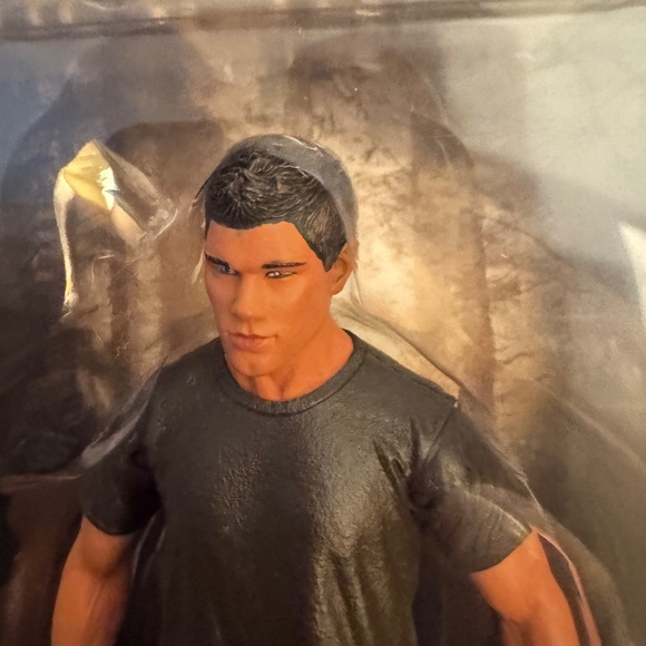 Twilight Action Dolls - Bella, Edward, Jacob (New Moon) and Alice (New Moon) - Picture 6 of 10